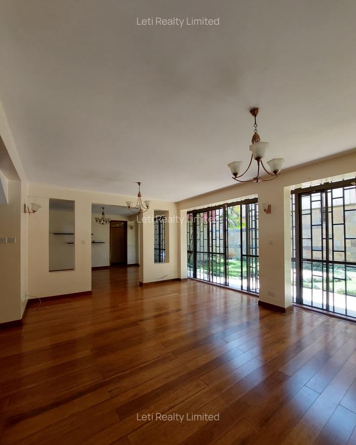 5 Bed Townhouse with En Suite in Lavington - 3