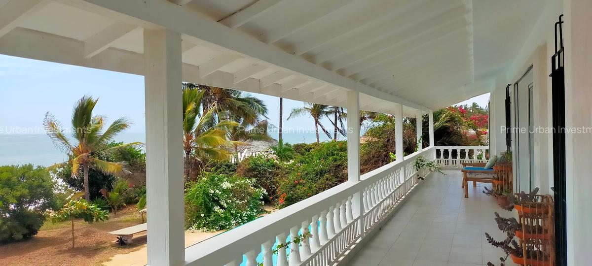 4 Bed House with En Suite in Bofa - 14