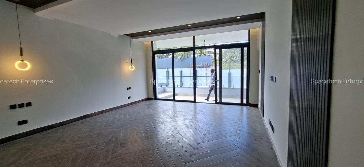 5 Bed House with En Suite in Nyari - 12