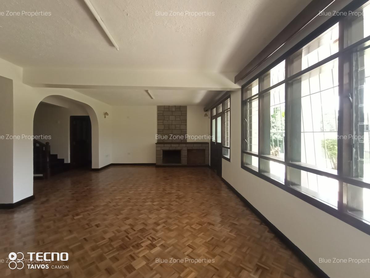 5 Bed House with En Suite at Off Un Avenue - 6