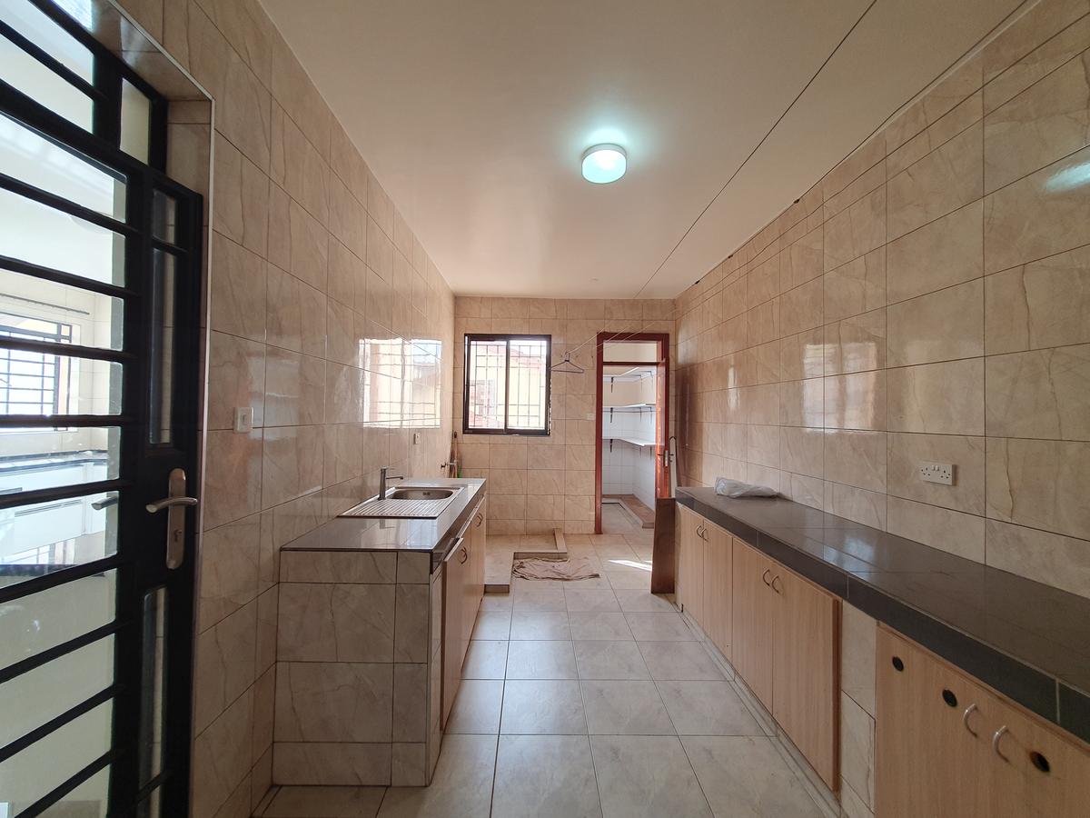 4 Bed Apartment with En Suite at 2Nd Parklands Avenue - 7