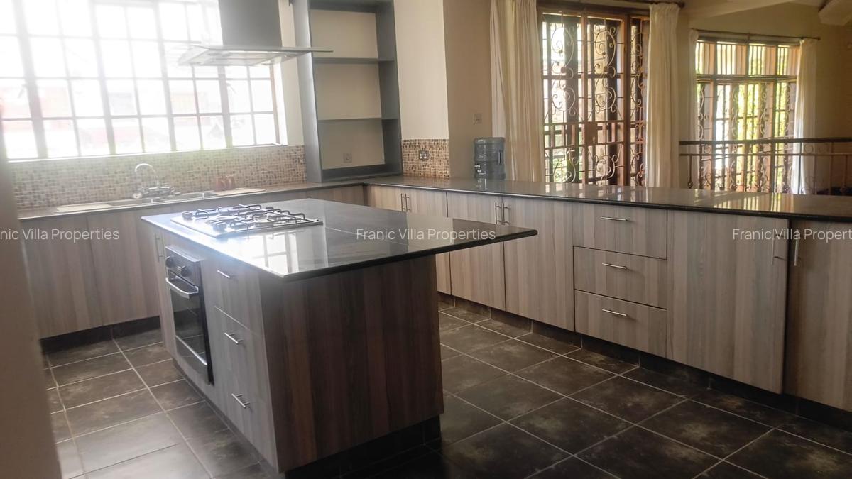 4 Bed Villa with En Suite at Rosslyn Lone Tree - 4