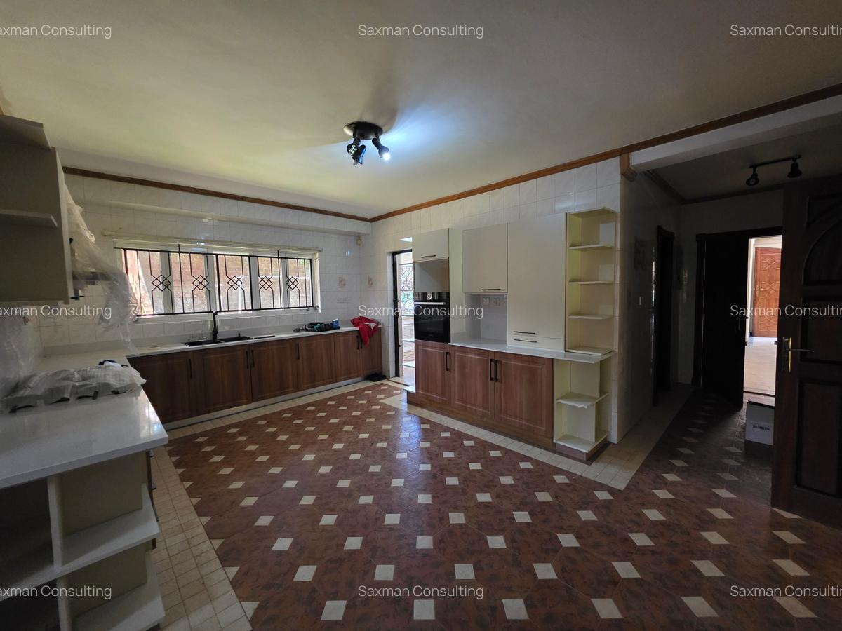 4 Bed House with En Suite in Spring Valley - 7