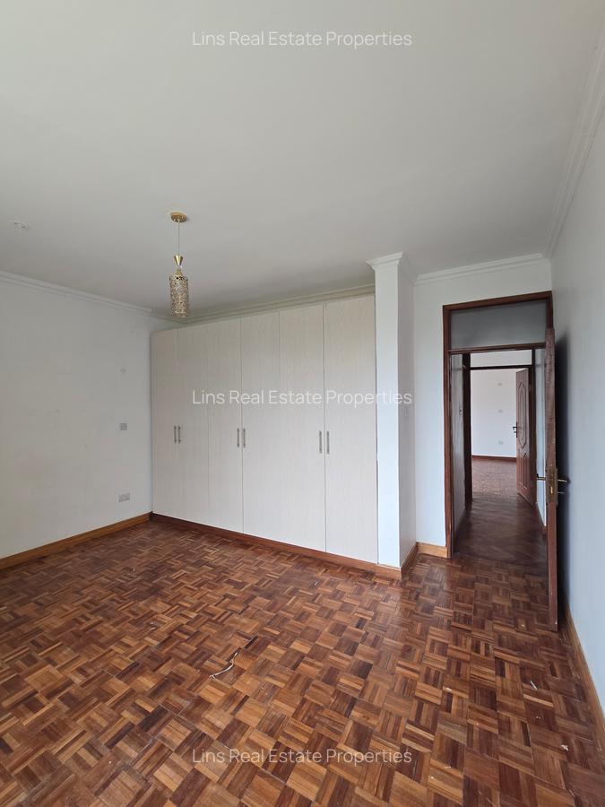 5 Bed House with En Suite in Runda - 14