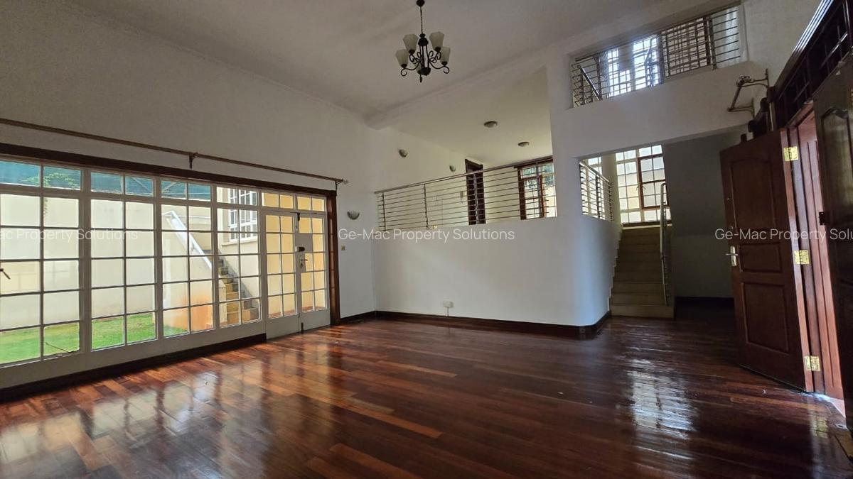 4 Bed Villa with En Suite in Kyuna - 9