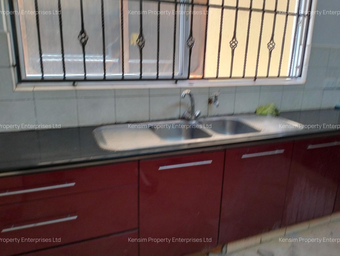 5 Bed Townhouse with En Suite in Brookside - 6