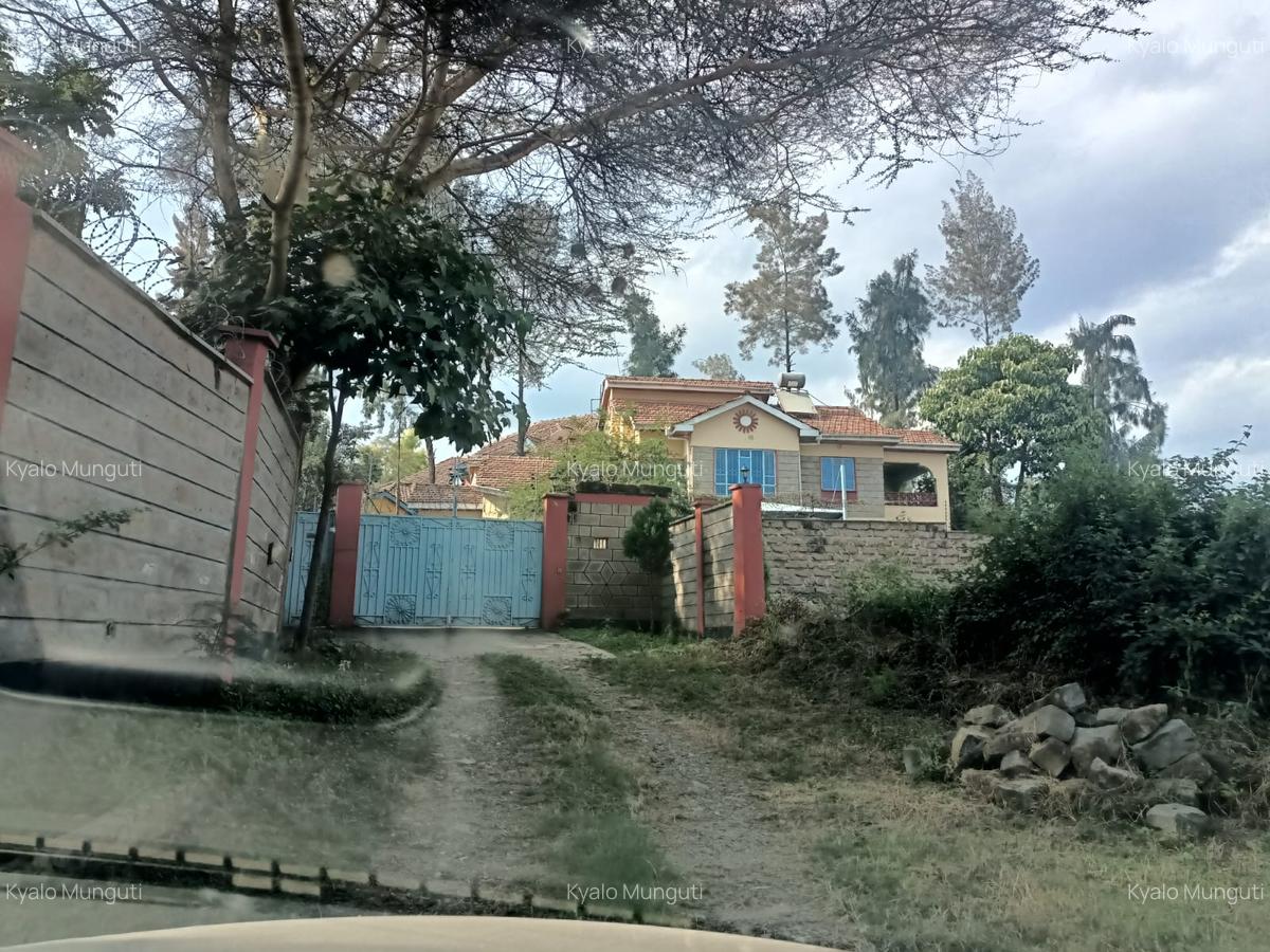 5 Bed House with En Suite at Cedar Avenue - 1