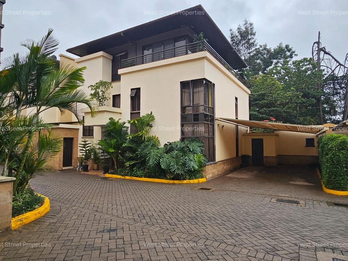 4 Bed Villa with En Suite at Lavington - 15
