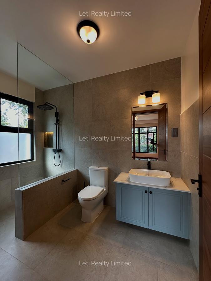 5 Bed House with En Suite in Runda - 9