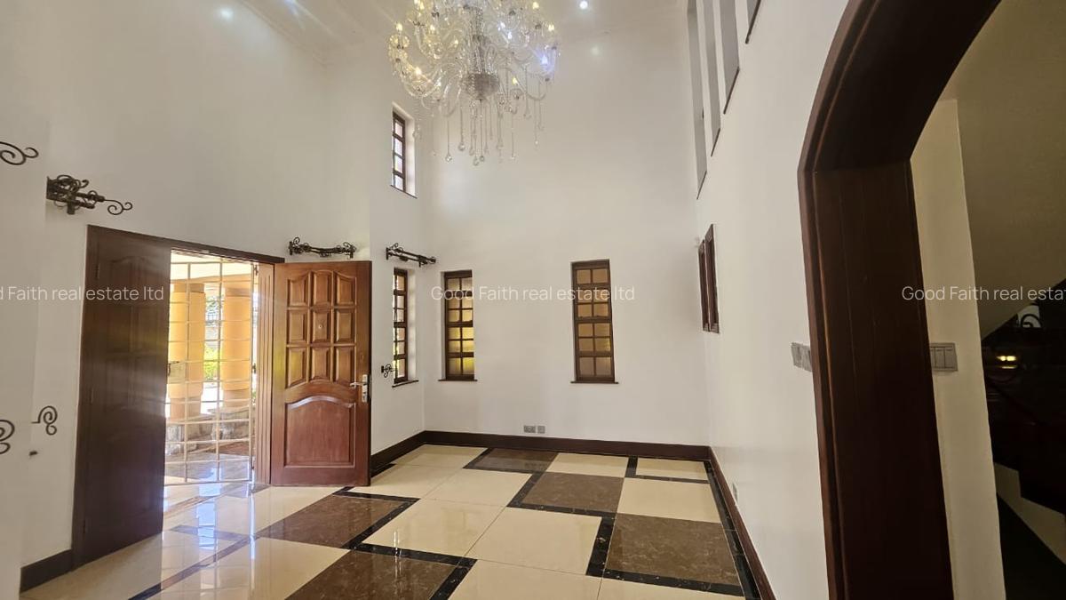 5 Bed House with En Suite in Runda - 16