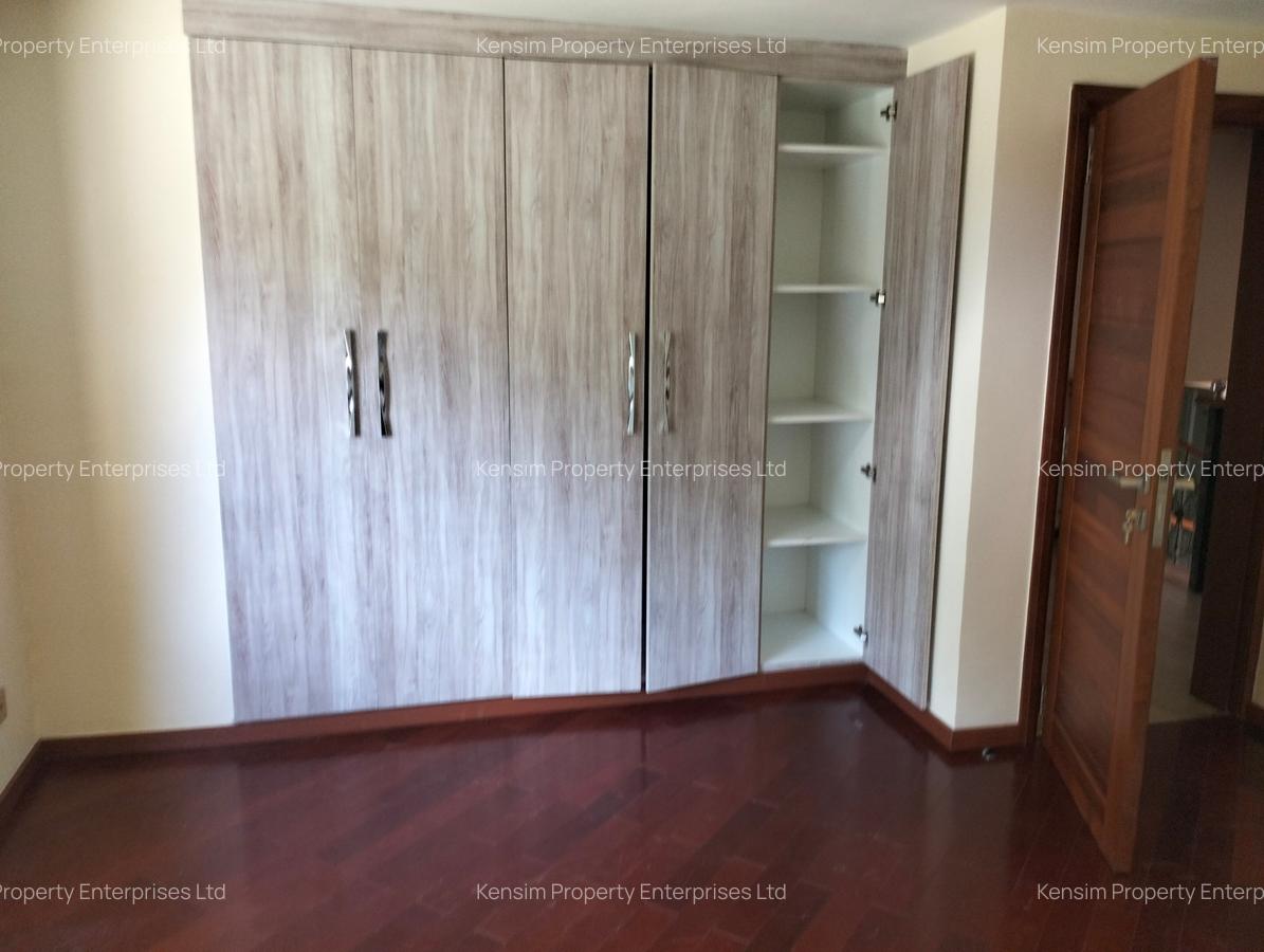 5 Bed Townhouse with En Suite in Lavington - 2