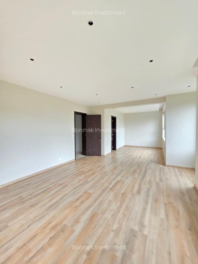 5 Bed Townhouse with En Suite at Lavington Green - 12