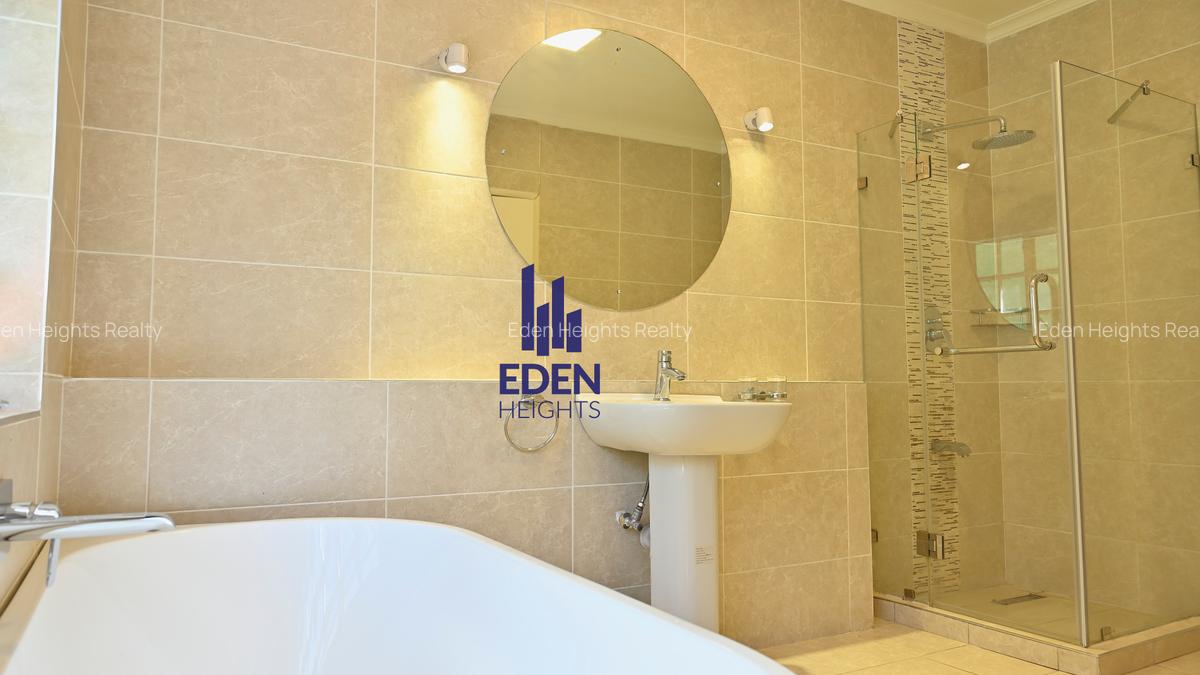 4 Bed House with En Suite in Lavington - 17