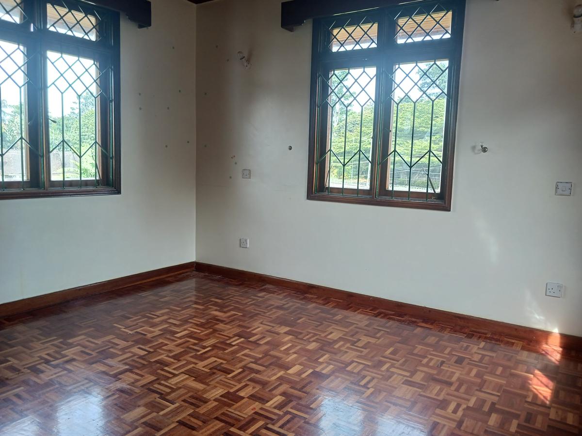 4 Bed House with En Suite at Lavington - 8