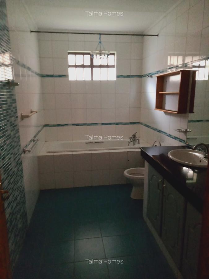 3 Bed Apartment with En Suite at Lavington - 14