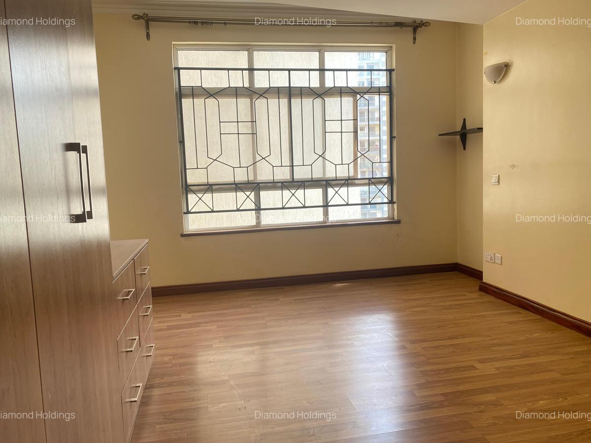 4 Bed Apartment with En Suite at Parklands - 5
