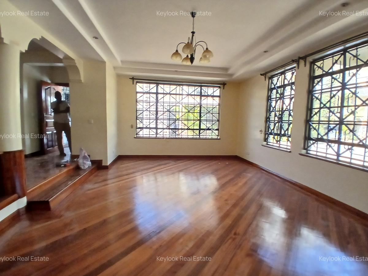 5 Bed Townhouse with En Suite at Lavington - 7