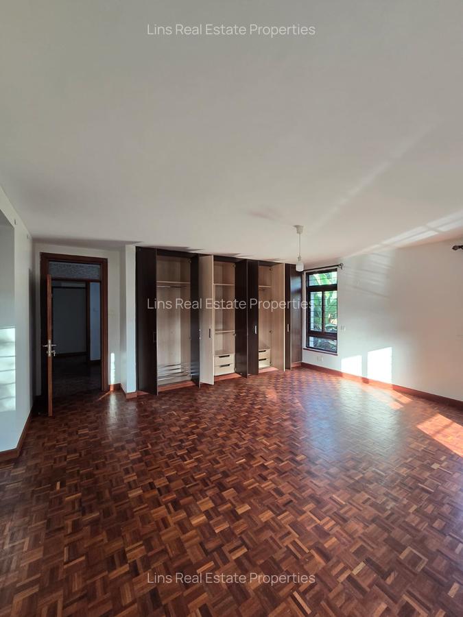 5 Bed Townhouse with En Suite in Lavington - 13