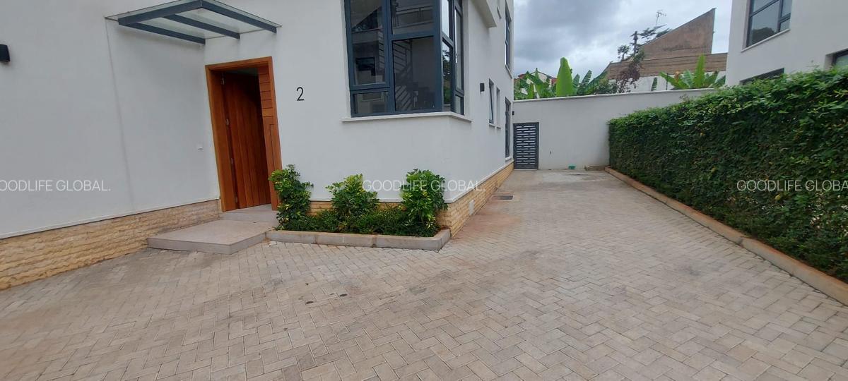 5 Bed Villa with En Suite at Lavington - 2