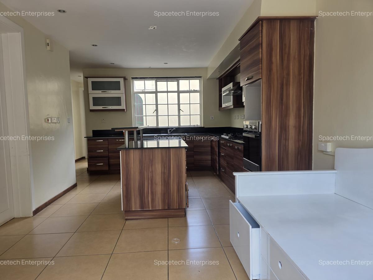 4 Bed Townhouse with En Suite in Spring Valley - 11
