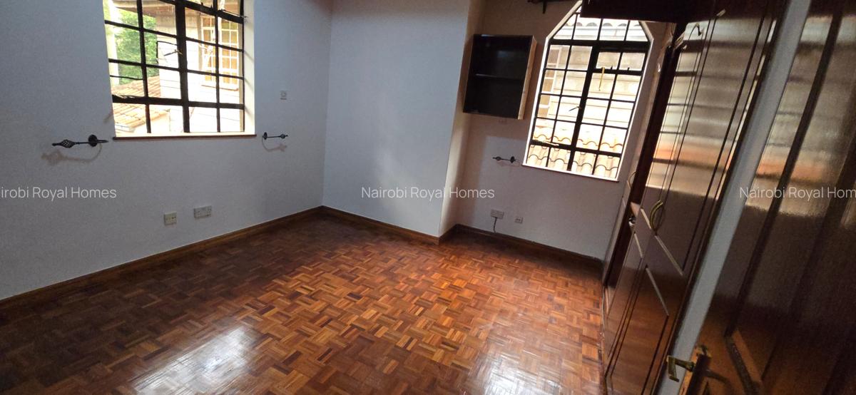 5 Bed Townhouse with En Suite at Lavington Green - 19