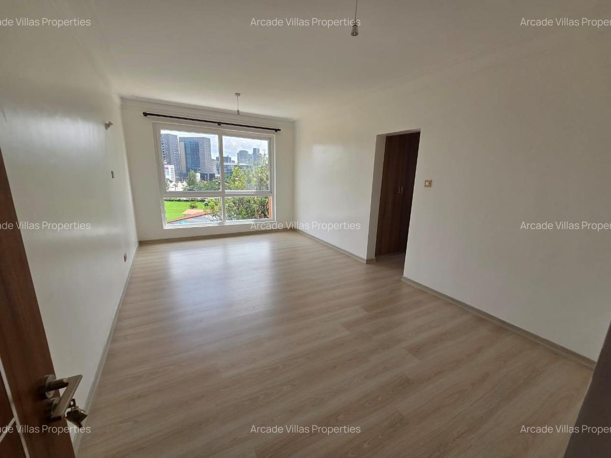 3 Bed Apartment with En Suite in Westlands Area - 12