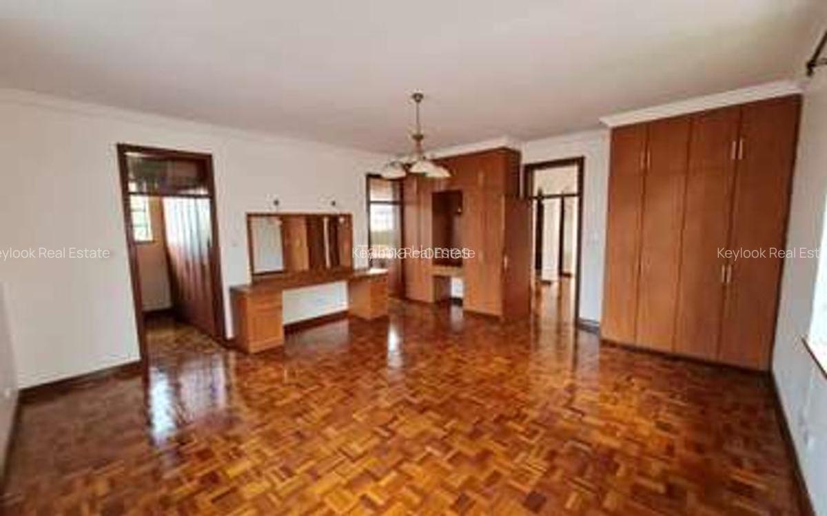 4 Bed Townhouse with En Suite at Lavington - 12