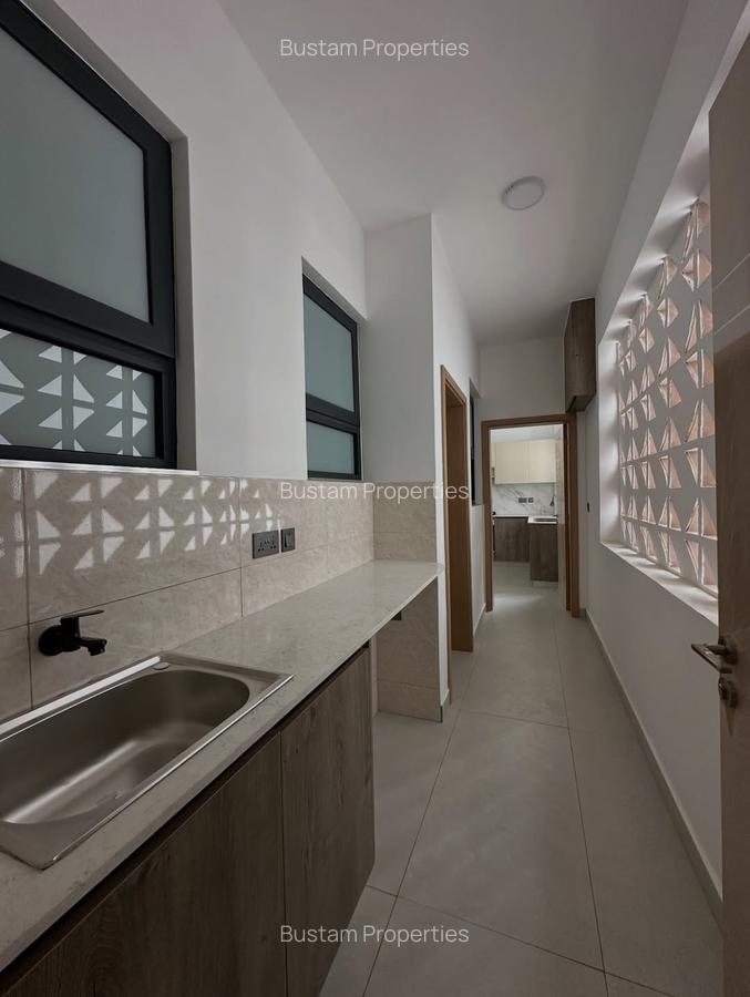 3 Bed Apartment with En Suite in Brookside - 2