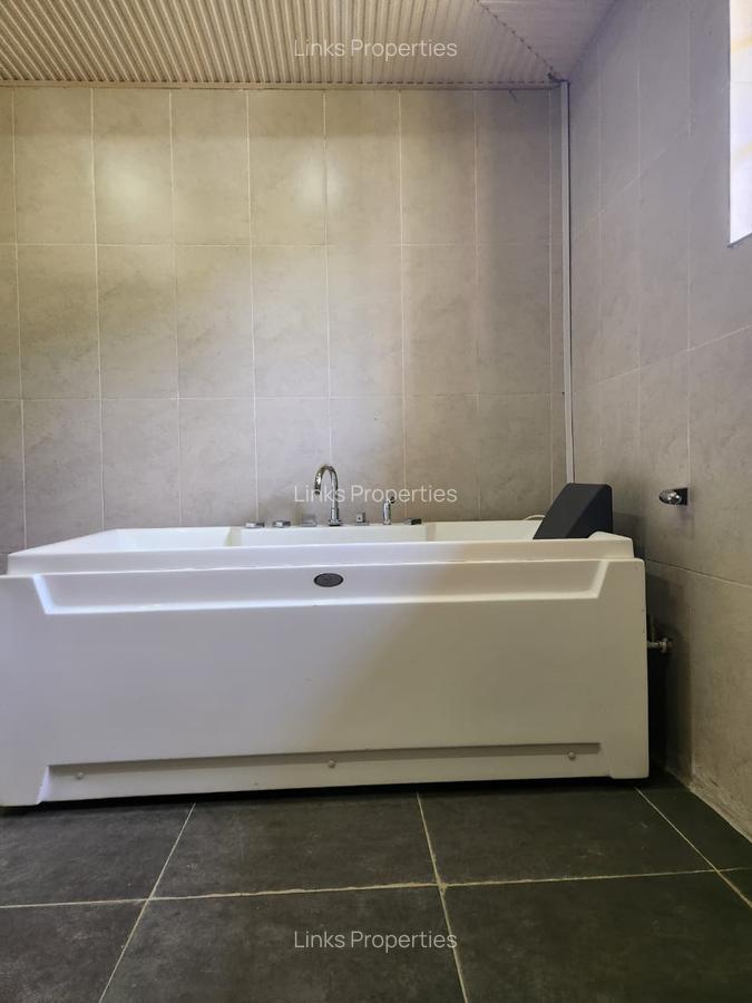 3 Bed House with En Suite at Hardy Area - 2