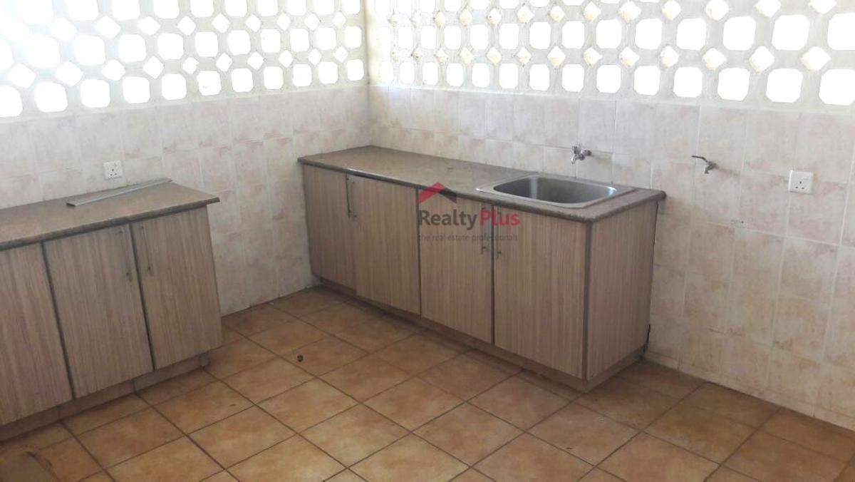 3 Bed Apartment with En Suite in Kileleshwa - 4