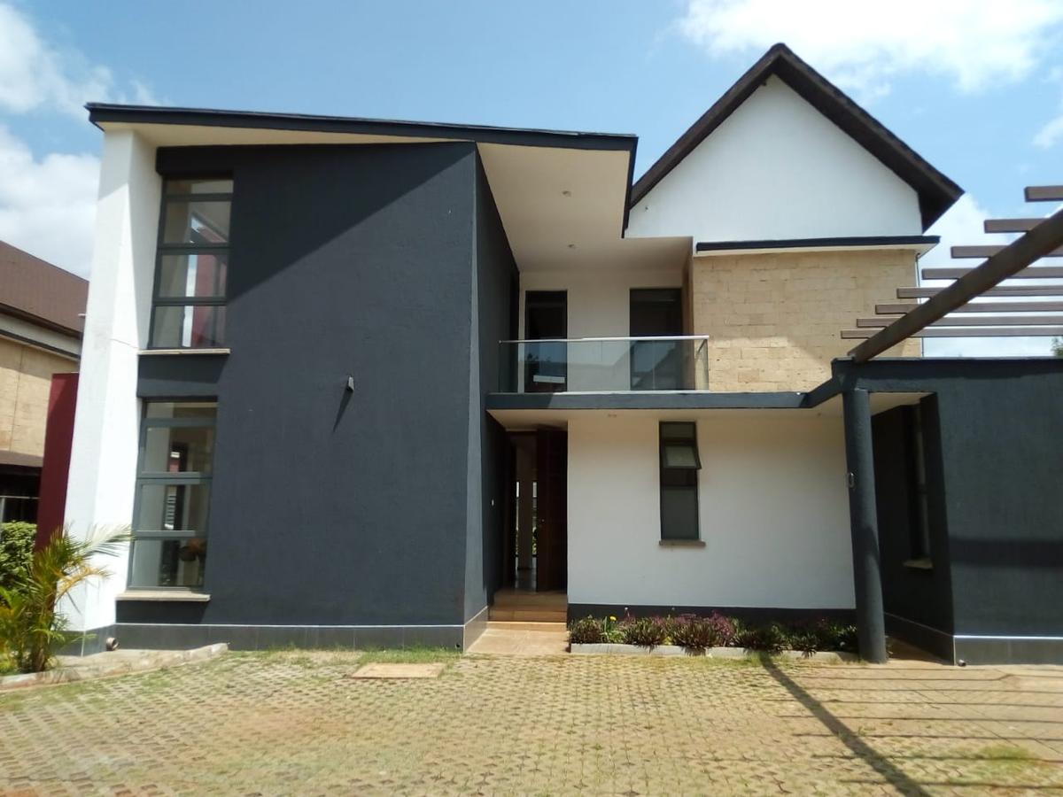 4 Bed Townhouse with En Suite in Ridgeways - 10