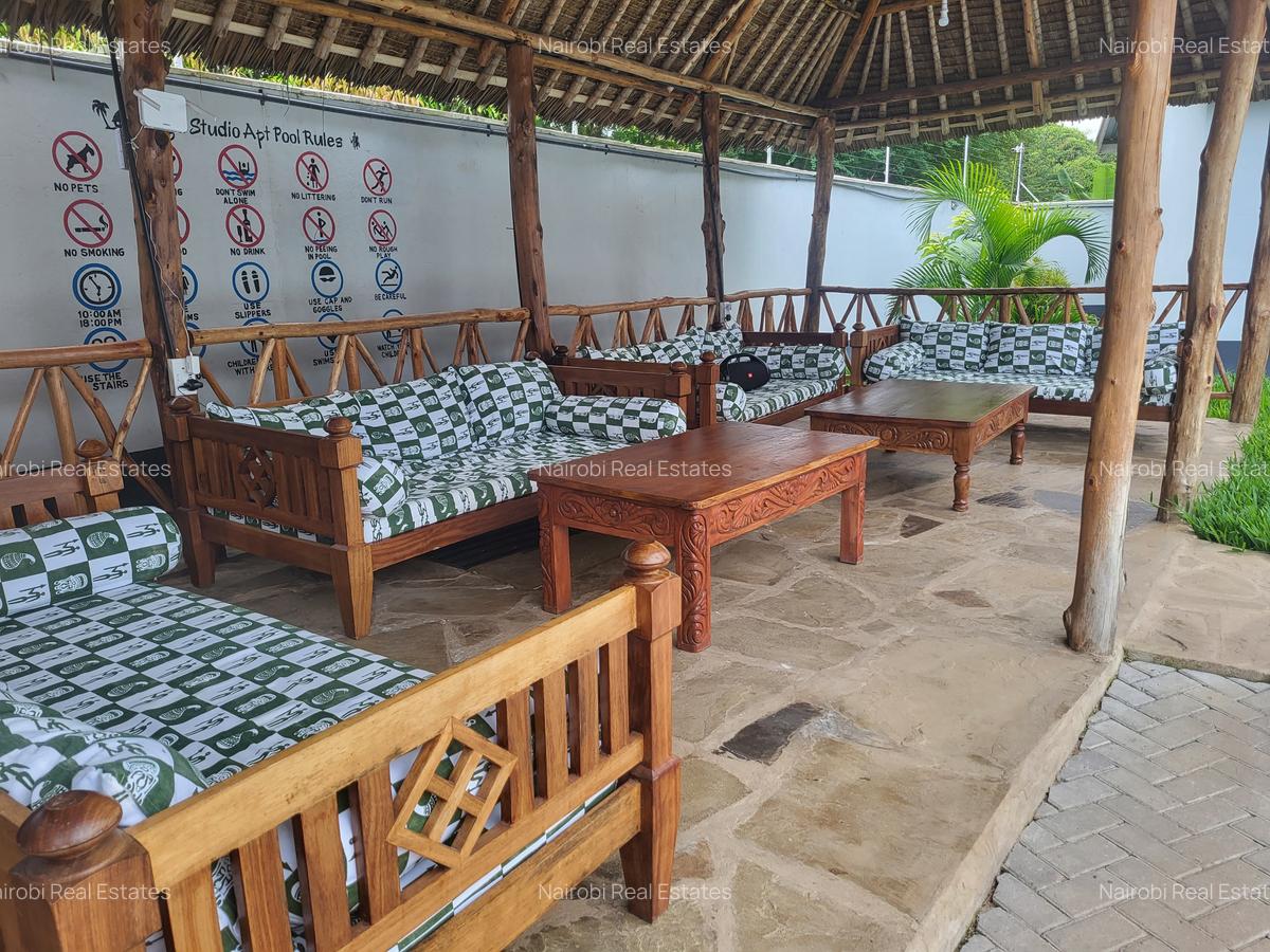 Serviced 1 Bed Apartment with En Suite in Diani - 5
