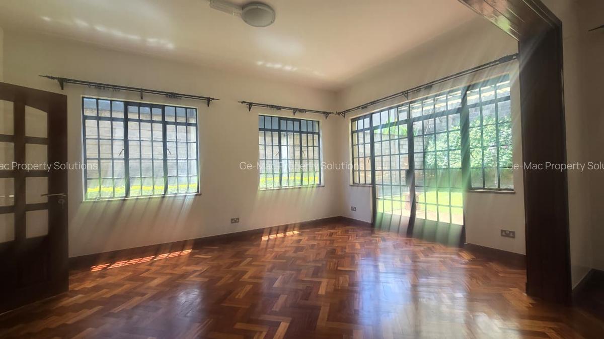 5 Bed House with En Suite in Lavington - 19