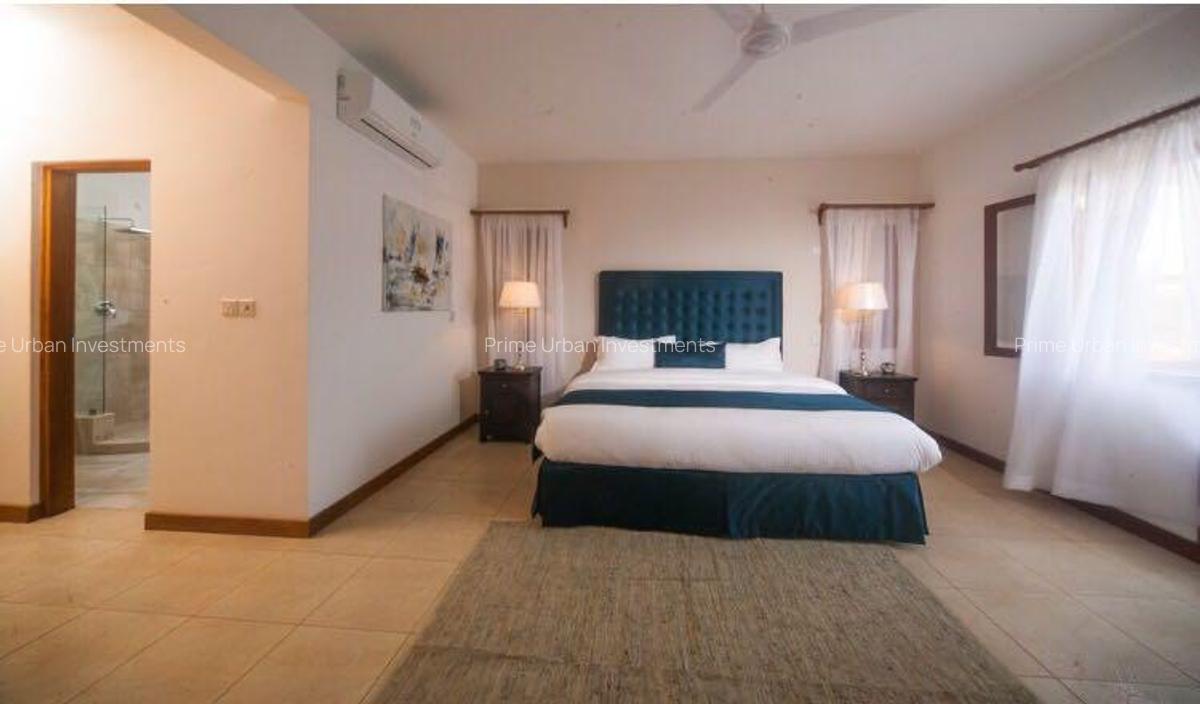 4 Bed Villa with En Suite in Nyali Area - 13
