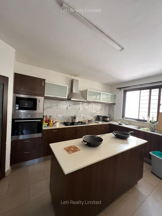 5 Bed Townhouse with En Suite in Lavington - 3
