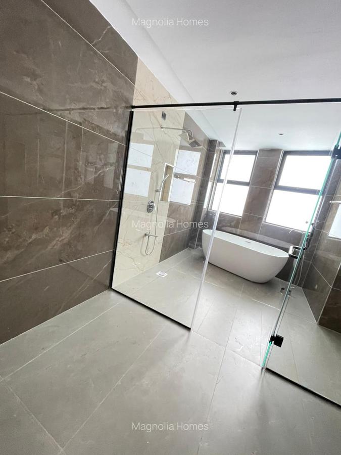 4 Bed Apartment in Riverside - 6