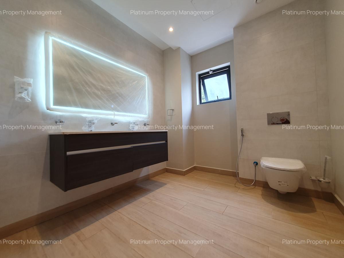 4 Bed Townhouse with En Suite in Kyuna - 17