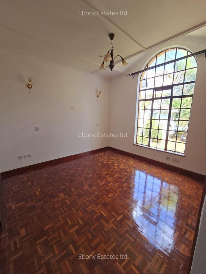 5 Bed Townhouse with En Suite in Lavington - 16