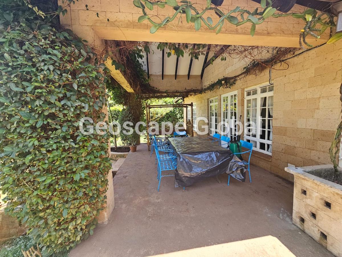 4 Bed House with En Suite in Runda - 2