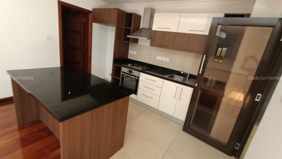 4 Bed Villa with En Suite at Lavington - 9