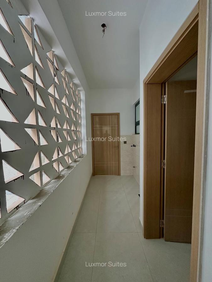 Serviced 3 Bed Apartment with En Suite at Brookside Area - 9