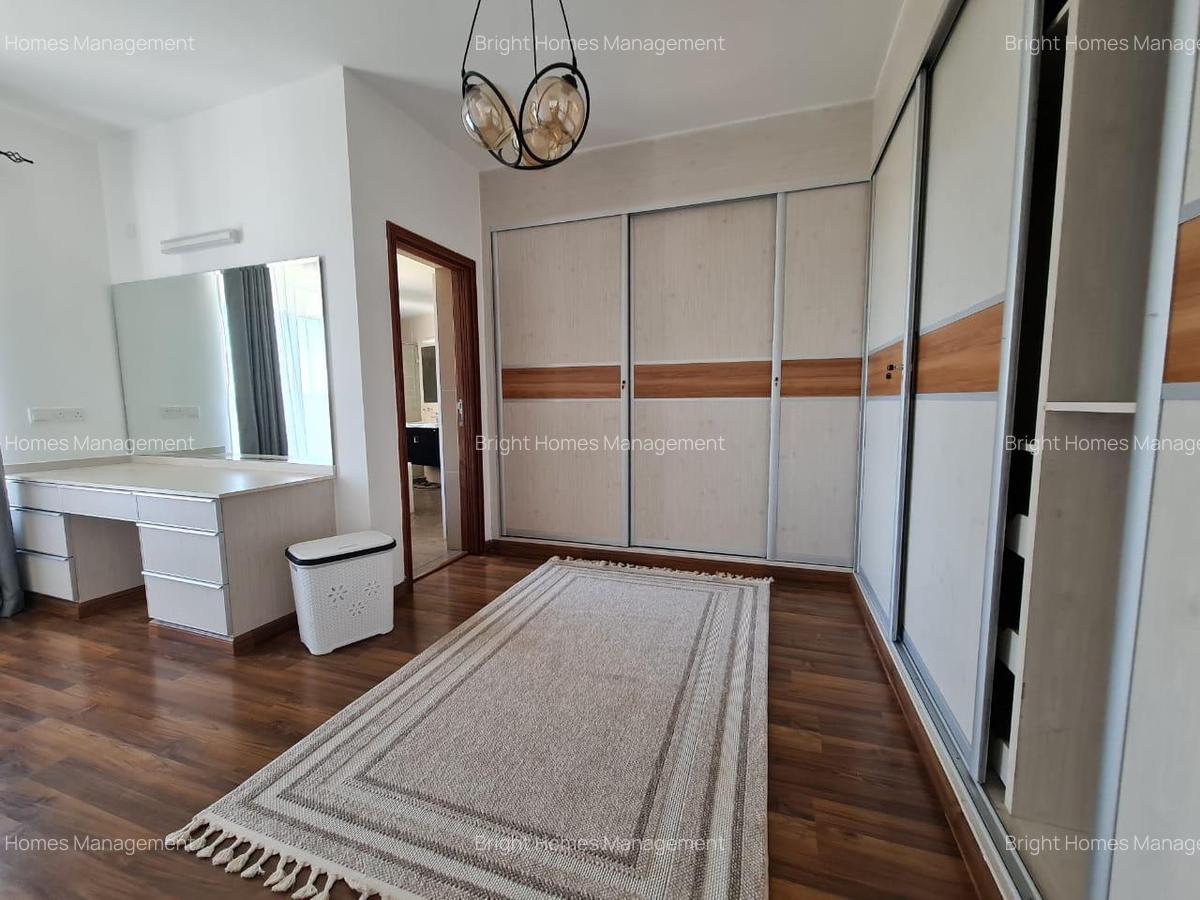 4 Bed Apartment with En Suite in Parklands - 15