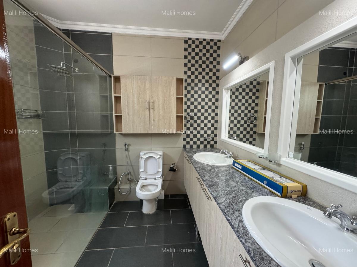 3 Bed Apartment in Riverside - 9