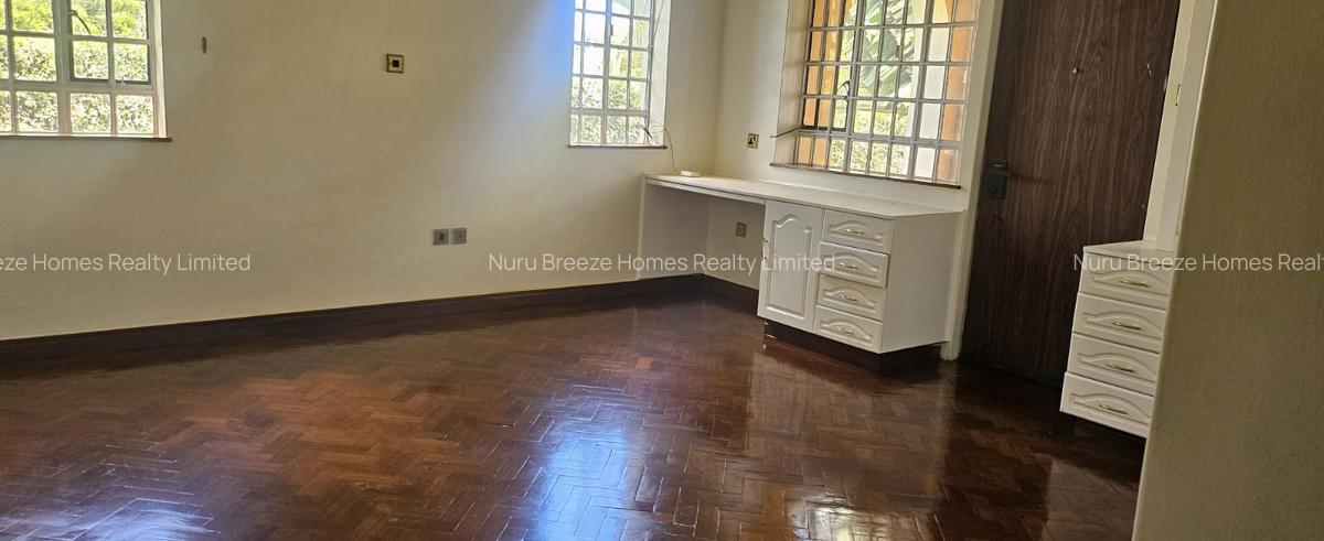 5 Bed House with En Suite in Runda - 14