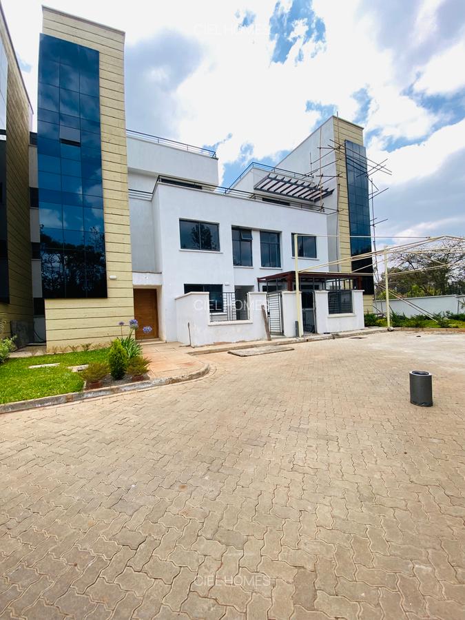 4 Bed Villa with En Suite in Lavington - 1