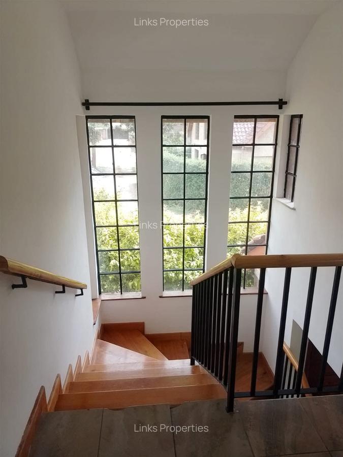 4 Bed Townhouse with En Suite at Kerarapon Drive - 14