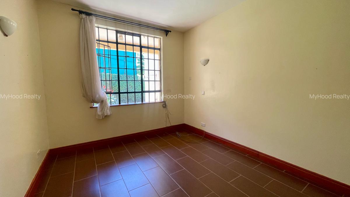 4 Bed House with En Suite in Runda - 15