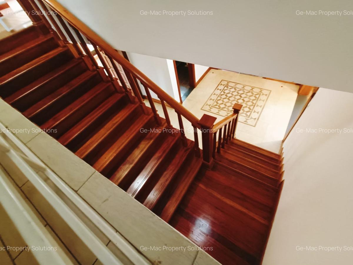 5 Bed House with En Suite in Rosslyn - 17