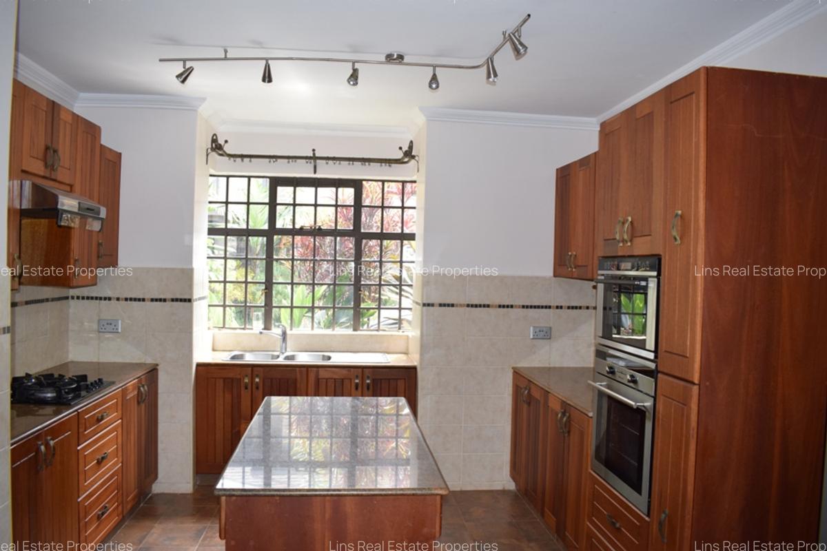 4 Bed Townhouse with En Suite in Spring Valley - 6