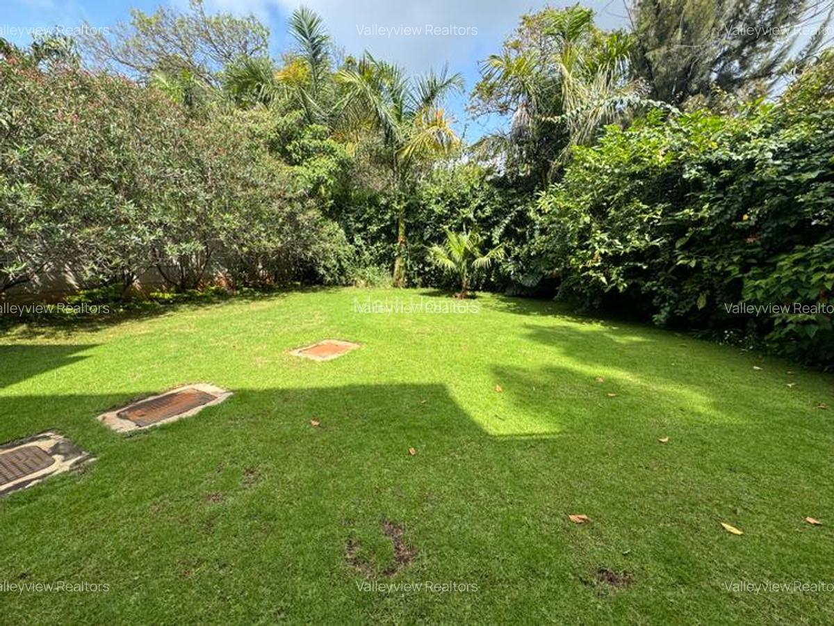 5 Bed Townhouse with En Suite at Lavington - 17